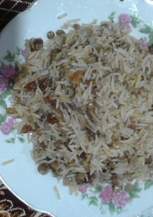 عکسی از دستور عدس‌پلو با کشمش