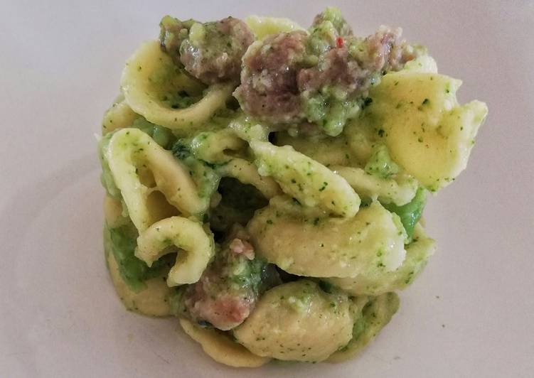 Easiest Way to Make Speedy Orecchiette con broccoli e salsiccia 🌷