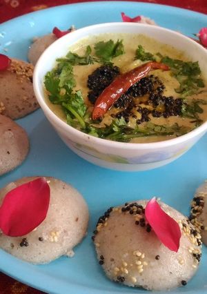 A picture of Khatti methi rose idli.