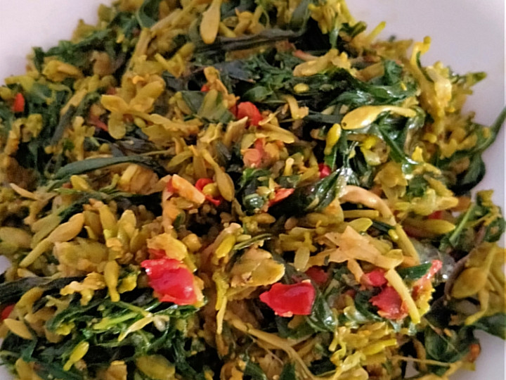 Cara Gampang Menyiapkan Tumis bunga pepaya pedas terasi yang Sempurna