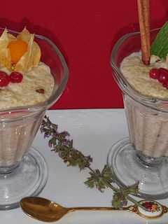 O poză a rețetei Budincă de quinoa cu stafide.