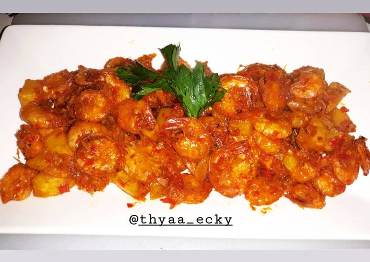 Langkah Mudah untuk Menyiapkan Balado udang kentang❤, Enak Banget