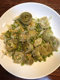 Una foto de Hervido de Alcachofa con Guisantes y Cebolla Tierna