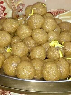 গুড়ের নারকেল নাড়ু (gurer narkel naru recipe in Bengali) রেসিপির প্রধান ছবি