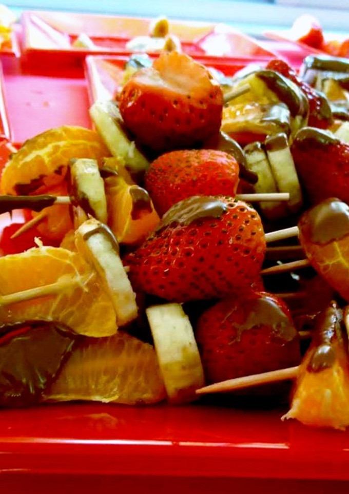 Una foto de Mini brochetas de frutas
