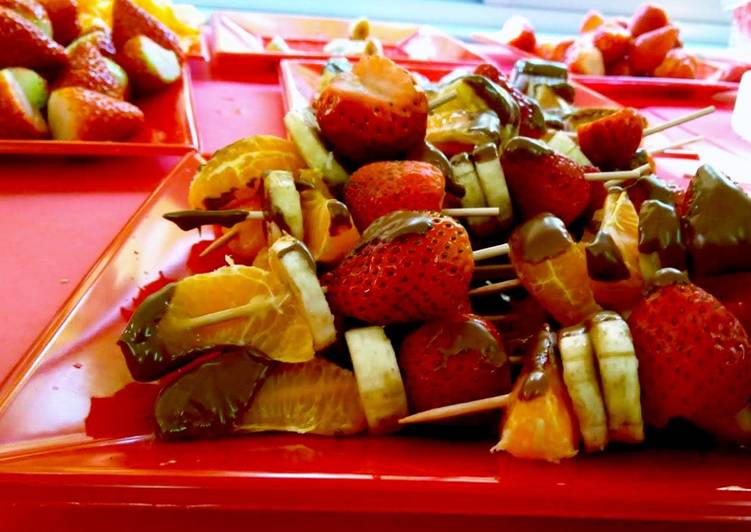 Mini brochetas de frutas