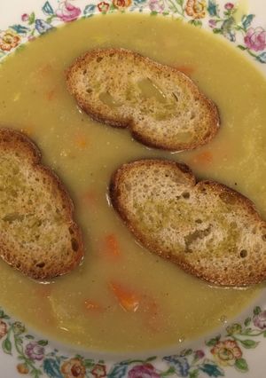 Una foto de Sopa de habas a la francesa