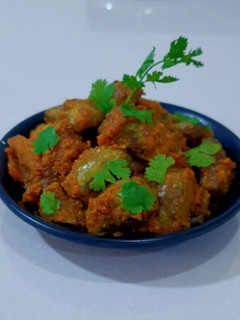 બેંગન બેસન સબ્જી (Baingan Besan Sabji Recipe In Gujarati) રેસીપી મુખ્ય ફોટો