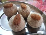 आटे के लाडू (Aate ke ladoo recipe in hindi)
