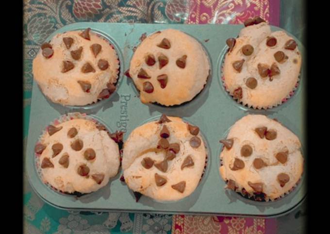 Vanilla Muffins with chocolate chips