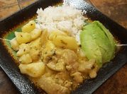 Una foto de salsa de palta con leche