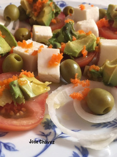Una foto de Ensalada fresca sencilla con Aguacates