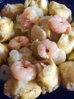 Una foto de Corazones de alcachofa con gambas al ajillo🦐💚