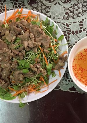 Hình của món Cải con trộn thịt bò chua ngọt.