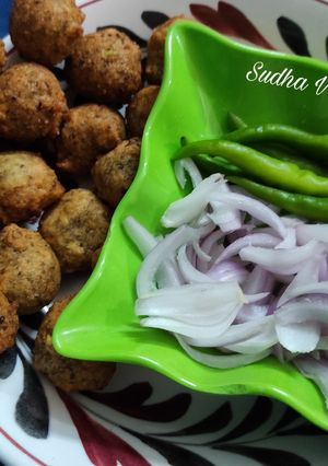 દાળ વડા(Dal vada recipe in Gujarati) રેસીપી મુખ્ય ફોટો