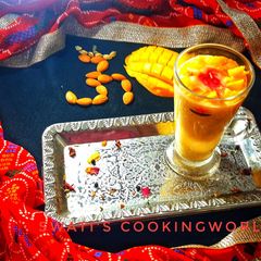 A picture of Mango Apple shake.