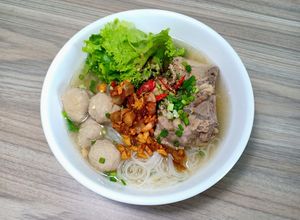 Hình của món Hủ tiếu xương & bò viên.