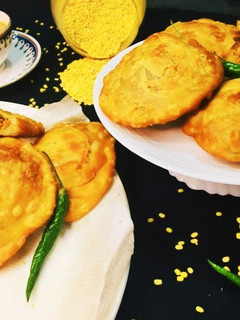 मूंग दाल कचौड़ी Moong Dal Kachori रेसिपी मुख्य फोटो