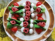 Una foto di salame mozzarella