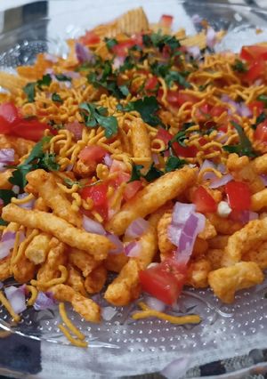 A picture of Kurkure Lays chaat.