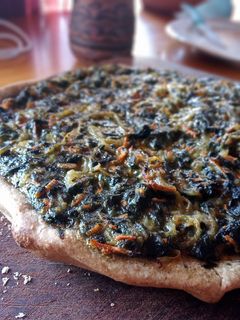 Una foto de Tarta de acelga con masa casera de harina integral