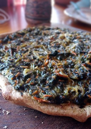 Una foto de Tarta de acelga con masa casera de harina integral