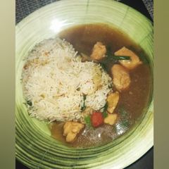 A picture of Chicken chilli with gravy.
