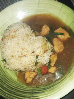 A picture of Chicken chilli with gravy.