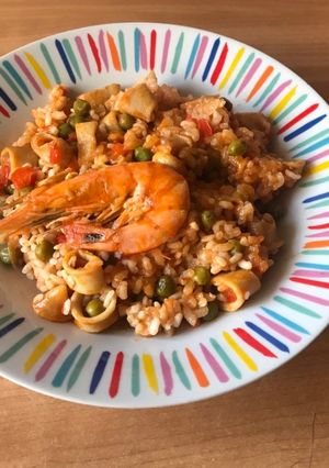 Una foto de Arroz con calamares y langostinos