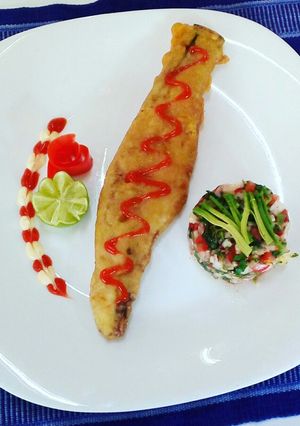 Una foto de Filetitos rebozados y pico de gallo fresco