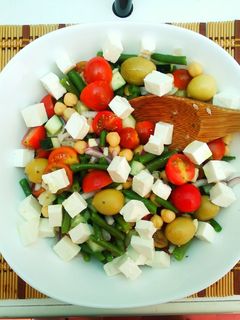 Una foto de Ensalada fría de judías verdes con garbanzos