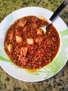 Una foto de Guiso de lentejas súper fácil!!
