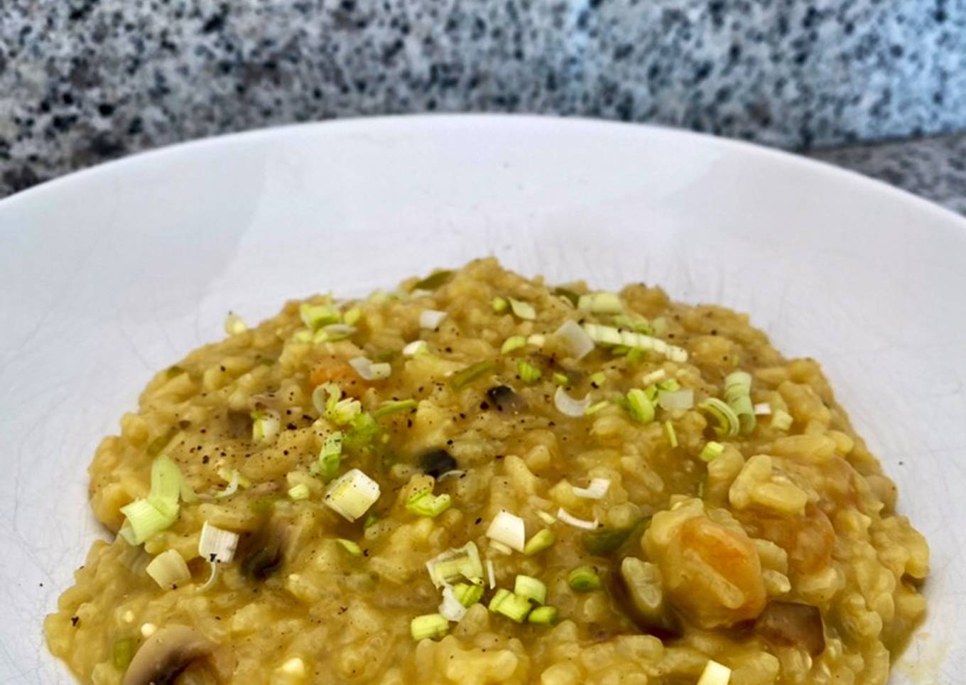 Risotto de calabacín, champiñón, gambas y queso mahón