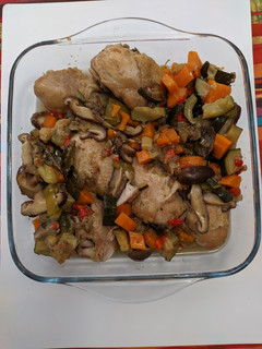 Una foto de Jamoncitos de pollo con verduras y shiitake