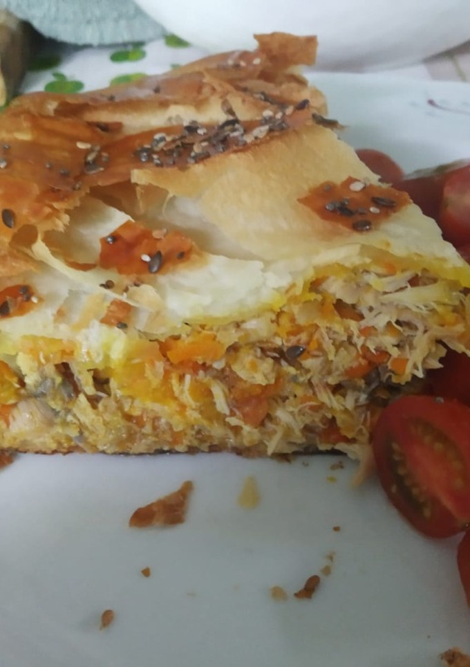 Una foto de Torta de pollo, zanahoria y calabacín