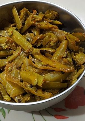 ગુવાર શિંગ નુ શાક (Guvar Shing Shak Recipe In Gujarati) રેસીપી મુખ્ય ફોટો