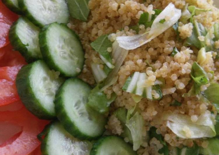 Quinoa cocida con espinaca y lechuga