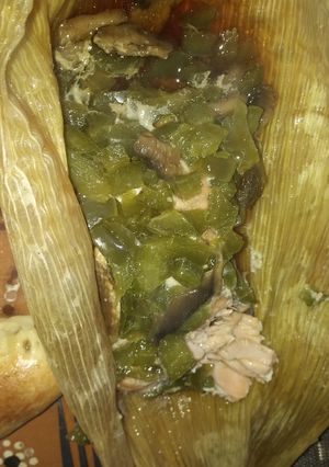 Una foto de Salmón en hoja de maíz 🐟🌽
