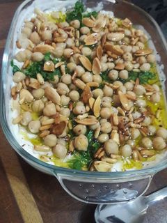 صورة لوصفة فتة الحمص بالمكسرات