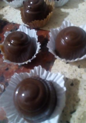 Una foto de Bombones de chocolate rellenos de dulce de leche