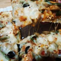 A picture of Chicken Fajita Pizza💛🍕.