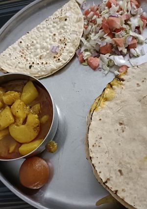 आलू टमाटर (Aloo Tamatar recipe in hindi) रेसिपी मुख्य फोटो