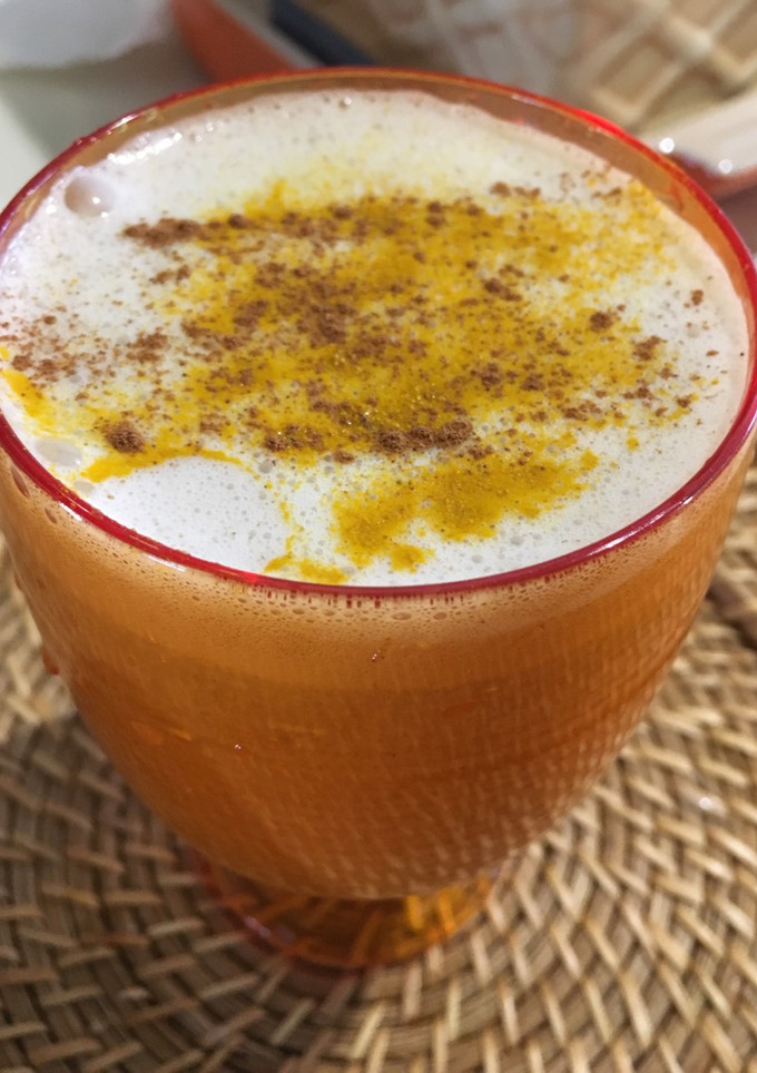 Una foto de Horchata de Cúrcuma y Chía
