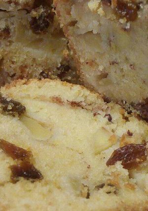 Una foto de Budín inglés con pasas y manzanas