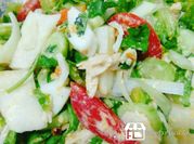 A picture of leafy green lettuce