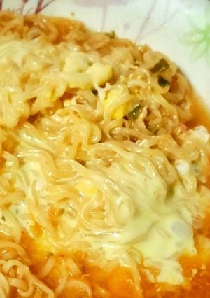 รูปของ บะหมี่ต้มยำลาวาชีส