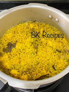 சிம்பிள் கொத்தமல்லி சாதம்🌱(simple kothamalli saatham recipe in tamil) செய்முறை முக்கிய புகைப்படம்