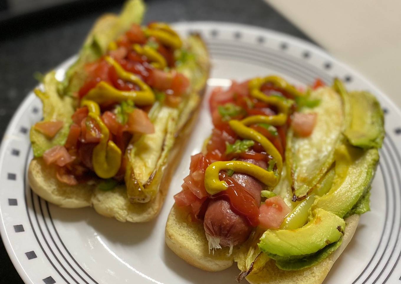 Hot dog con chile güero y aguacate - Freidora de aire