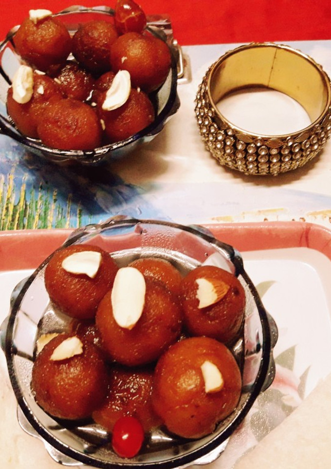 ब्रेड गुलाब जामुन (Bread Gulab Jamun recipe in Hindi) रेसिपी मुख्य फोटो