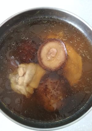 Foto resep Sup siangku ci row(jamur sintake ayam)
